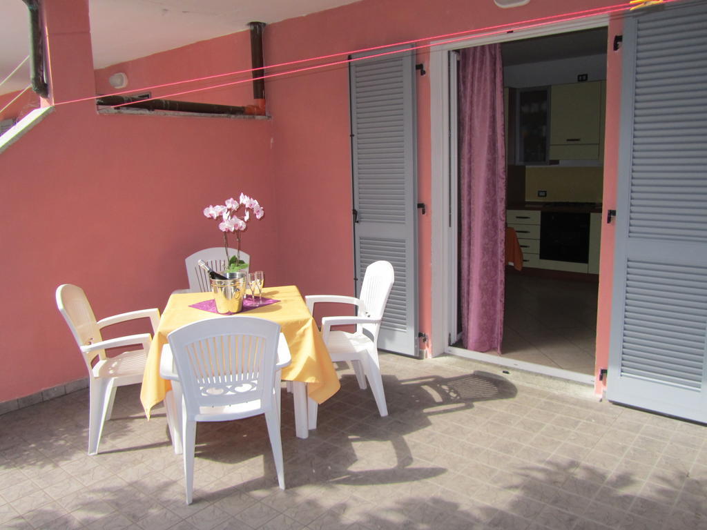 Residence Laguna Beach Pianello Del Lario Habitación foto